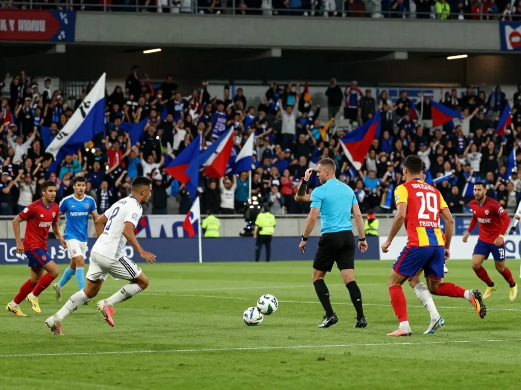 Exciting live football action with 7m scores and passionate fans in stadium.